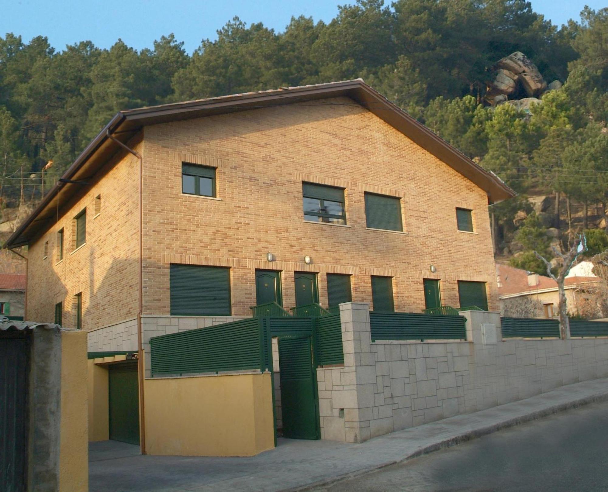 Apartahotel Rural Collarubio Luxury Collado Mediano ภายนอก รูปภาพ